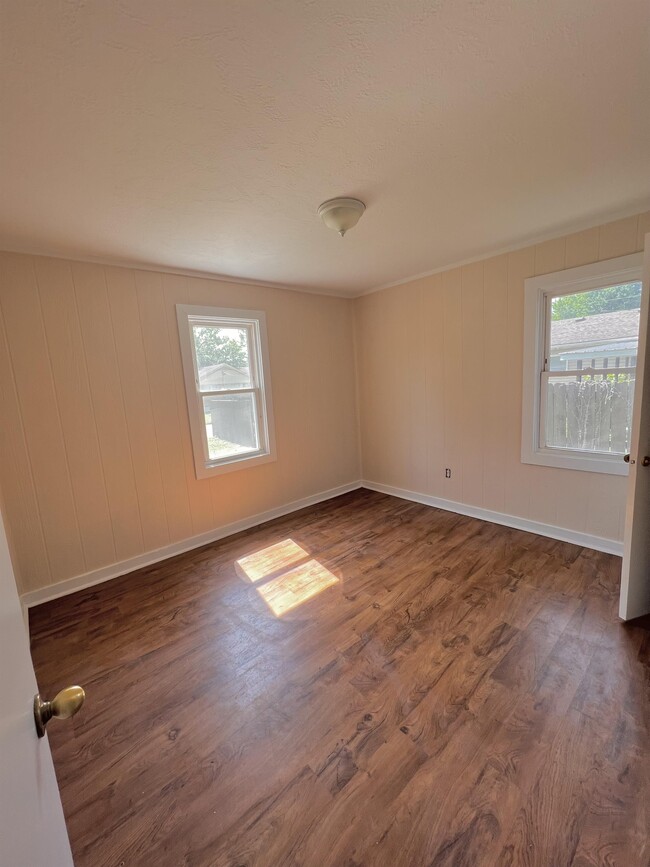 Photo - 805 Jewell Ave