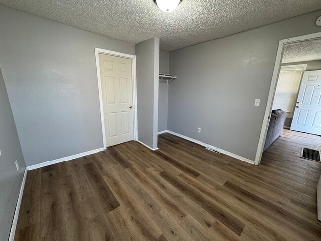 Photo - 1341 W 4th St