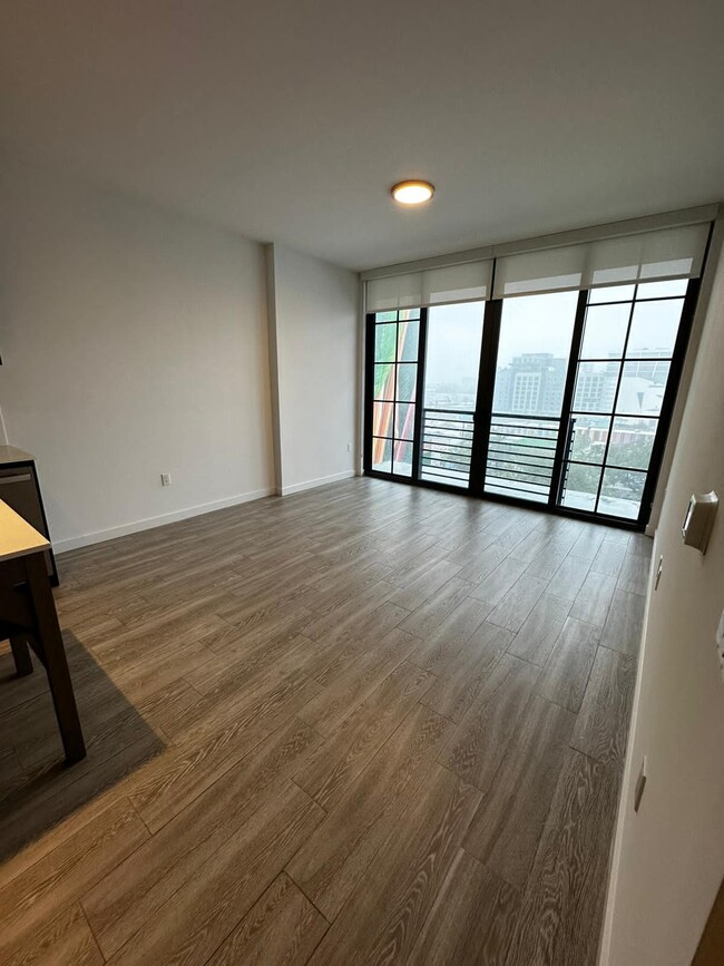 Photo - 139 NW 28th St Unidad A2