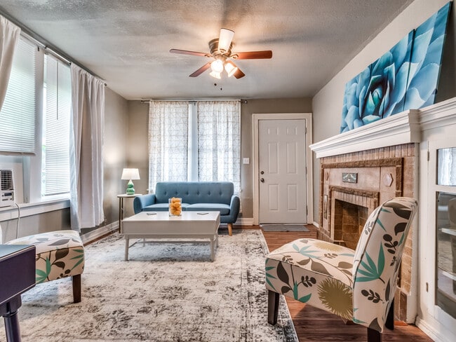 Living space - 529 NW 32nd St Townhome