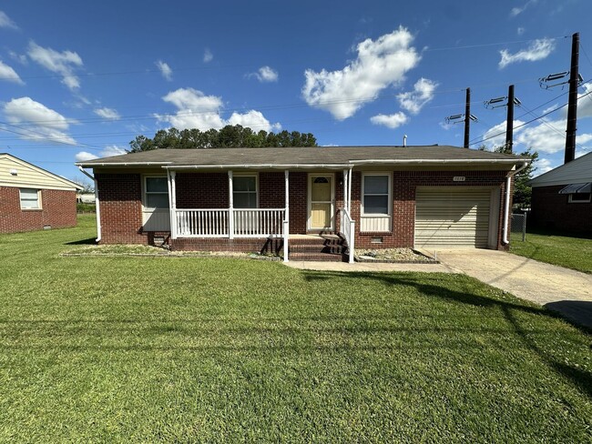 Building Photo - Charming 3BR/1.5BA Home in Oxford Heights Subdivision
