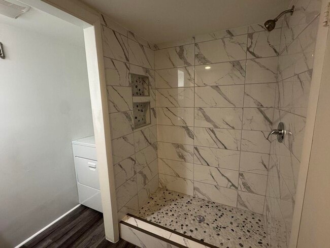 Photo - 3333 Meridian Way N