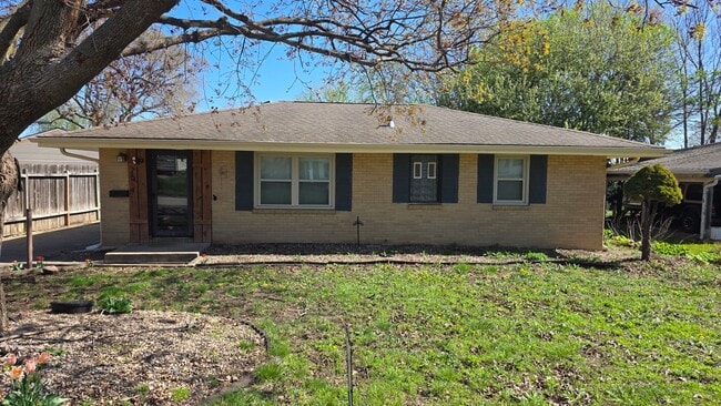 Building Photo - 2564 E Tiffin Ave