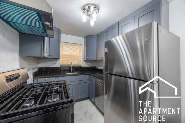 Building Photo - 2755 W North Shore Ave Unit GDN Rental
