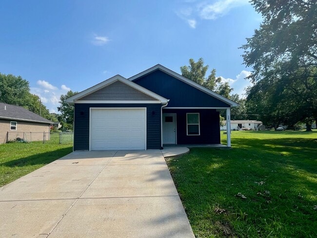 3 Bed | 2 Bath | 1 Car Garage - 3 Bed | 2 Bath | 1 Car Garage House
