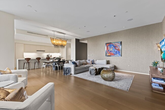 Photo - Park Lane 5305 - 3BR w/Swimming Pool and Yard! Unit 5305