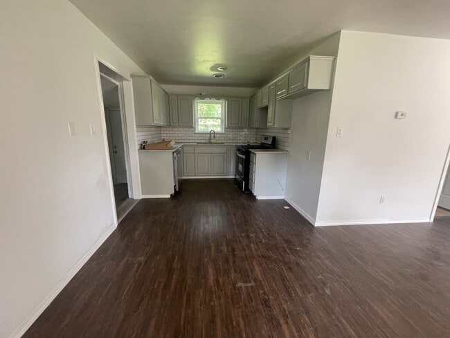 Photo - 202 Briarwood