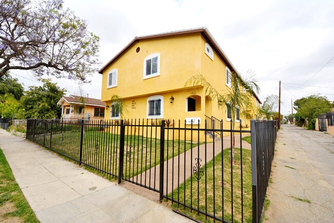 1434 Ricardo St