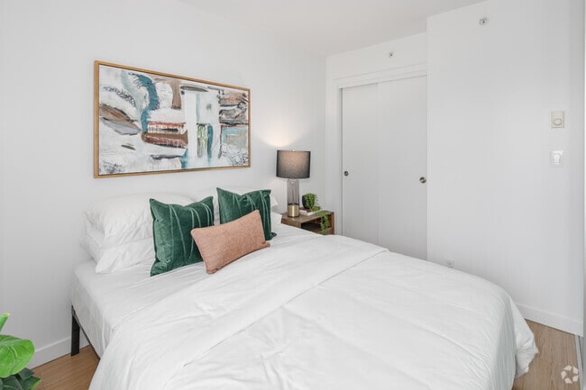 1BR, 1BA - 553SF - Bedroom