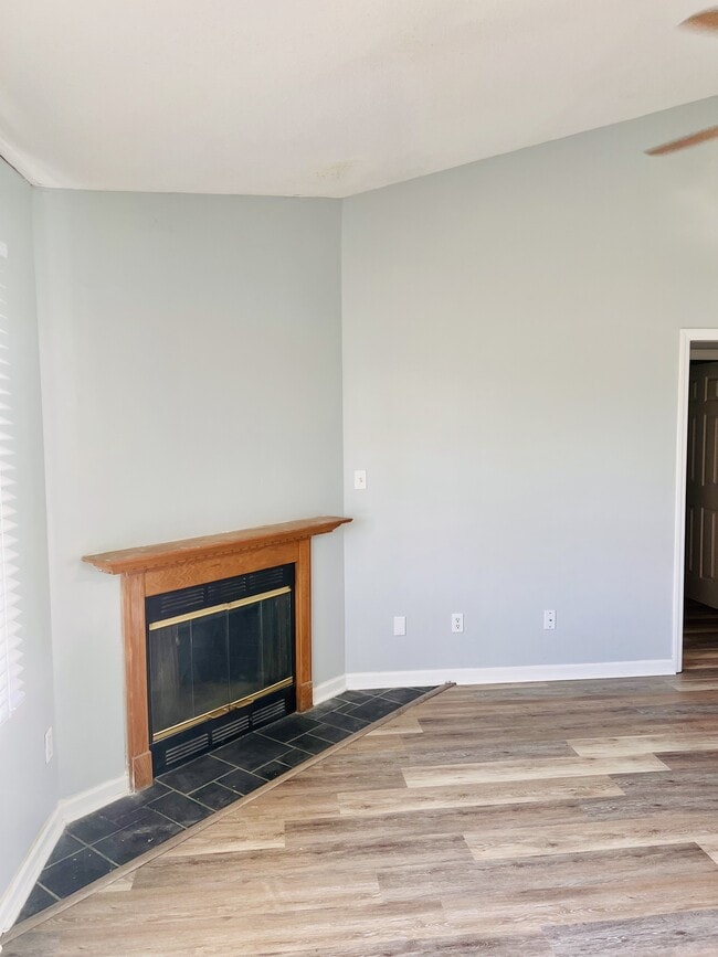 Photo - 105 Foxtrail Dr