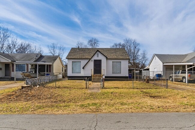 Building Photo - 1511 N 39th-