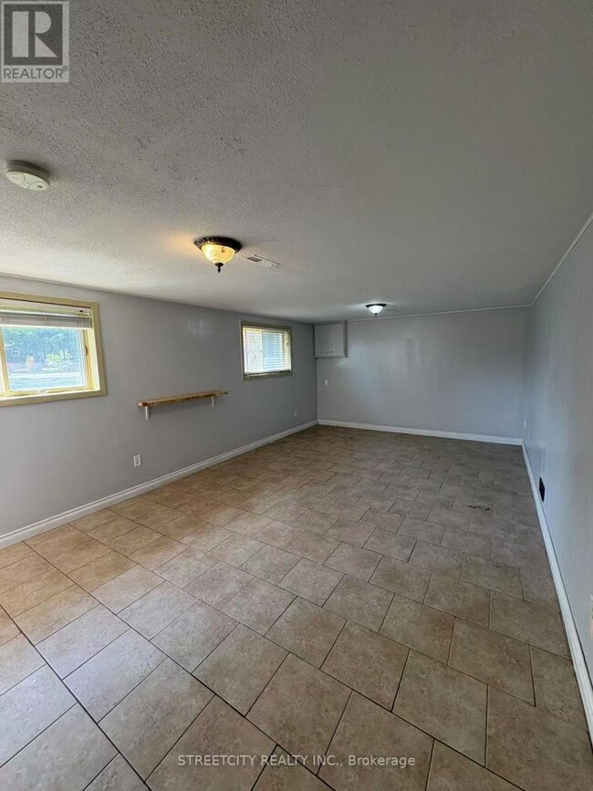 Photo - 6860 Malden Rd