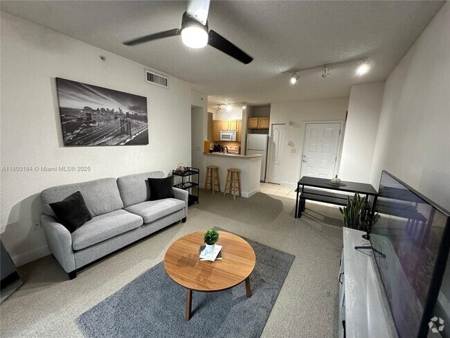 Building Photo - 6001 SW 70th St Unit 621 Rental