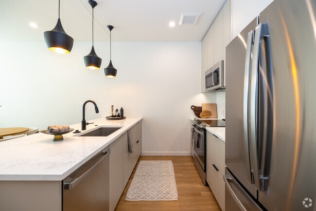 1BR, 1BA - 746SF - Kitchen