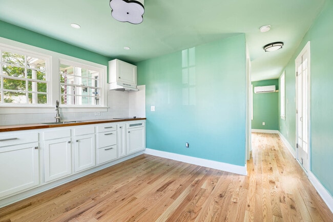 Photo - 6310 Douglas St