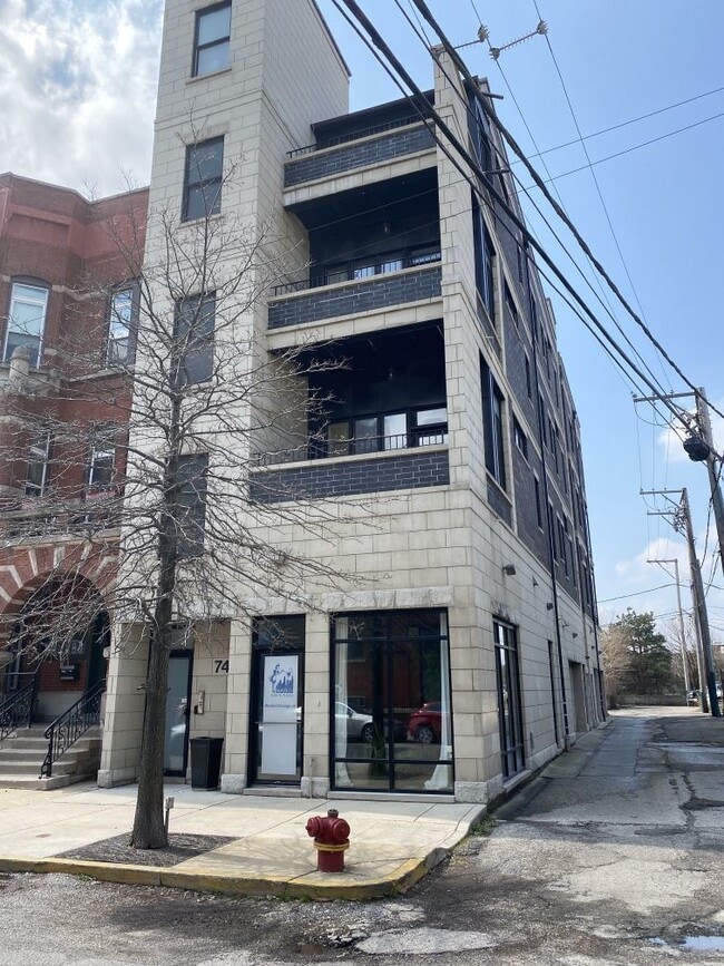 Building Photo - 744 N May St Unit 401