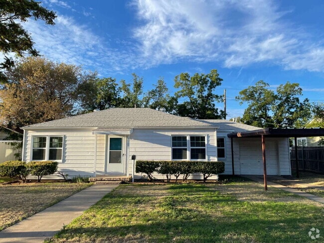 Building Photo - Completely remodeled and spacious 2 bedroo... Rental