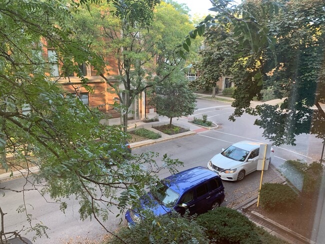Photo - 1039 W Barry Ave Apartamentos Unidad 1