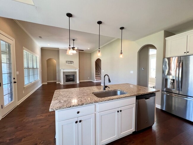 Photo - 5607 Pinetree Loop E