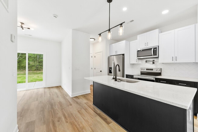 Photo - 2043 Greenoak Dr