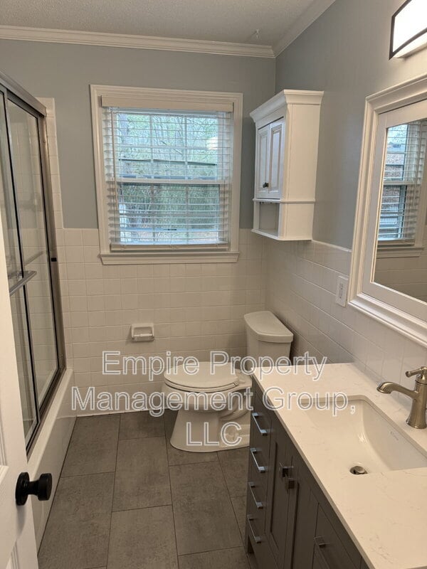 Building Photo - 1700 Dalloz Rd Unit APT D