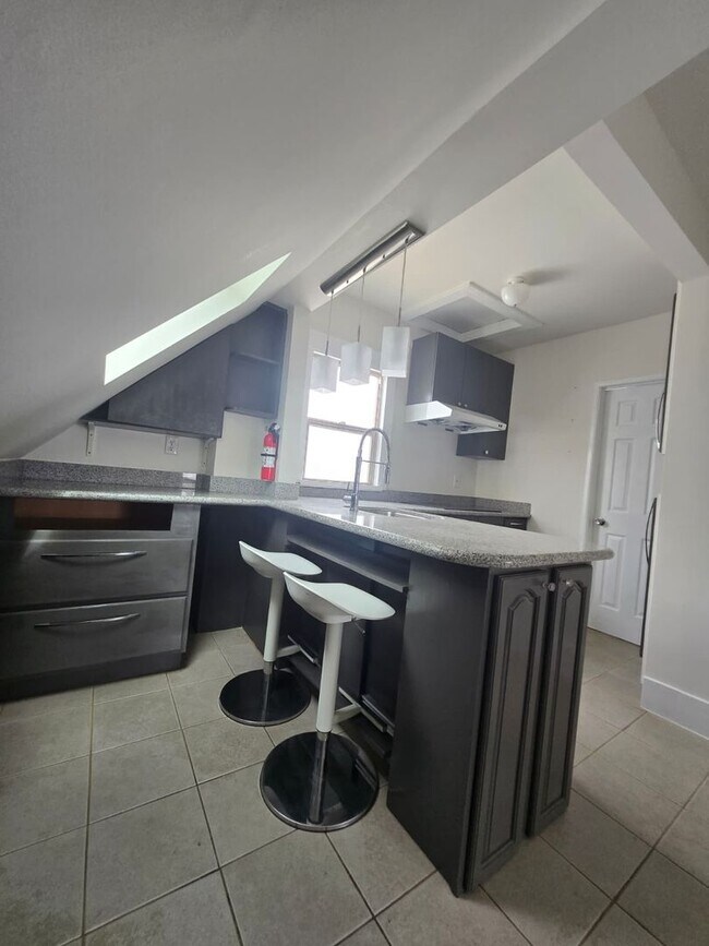 Photo - Upstairs 2bd/1ba Near Lake Merritt – $1,800