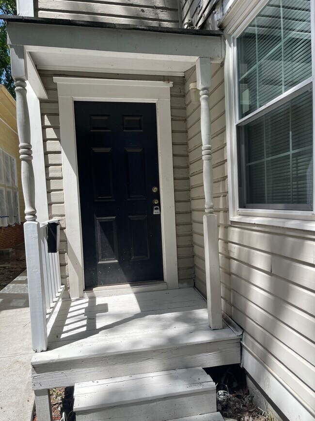 Photo - 833 Monroe Dr NE