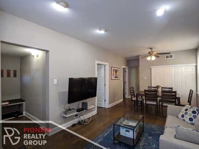 Photo - 1911 W Addison St Unidad 3