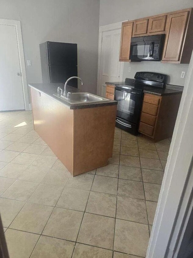 Photo - 1608 Lowrie St - 1608-L-2
