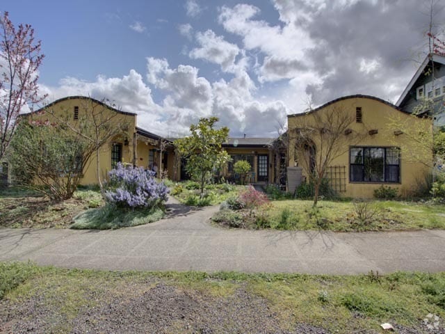 Building Photo - 5244-5308 NE Wistaria Drive Rental
