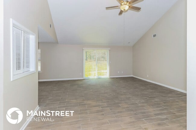 Photo - 135 Red Oak Dr