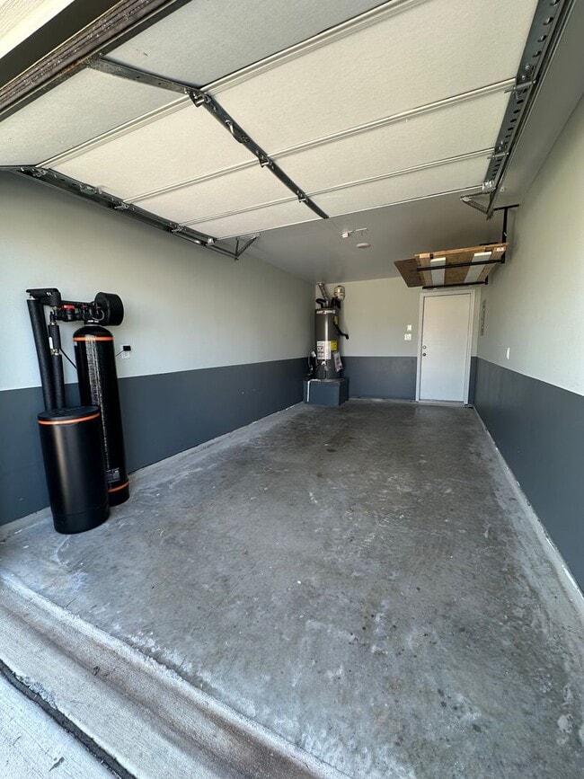 Photo - 8530 Brisk Water