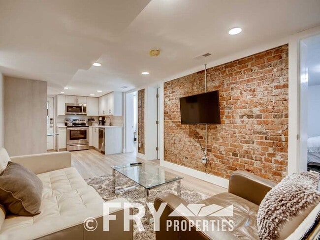 Building Photo - Bright, Remodeled Basement Apartment in Potter Highlands Unit B