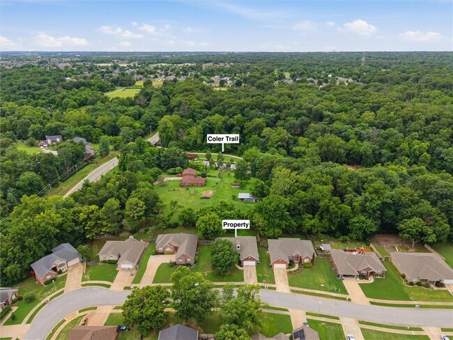 Photo - 305 NW Palomino St