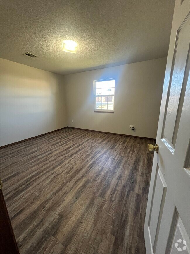 Building Photo - 110 Lee Rental