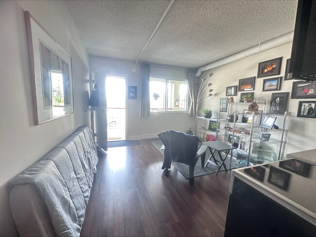 Photo - 1500 Dogwood St