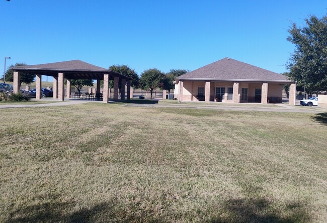 Courtyard and Gazebo Area - Oak Timbers White Settlement