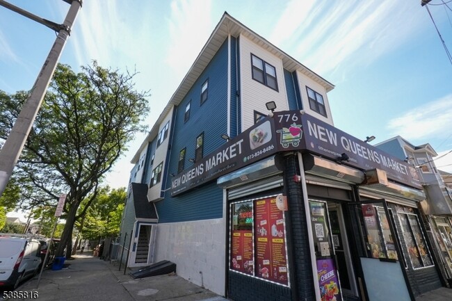 Building Photo - 776 Bergen St Unit 1L Rental