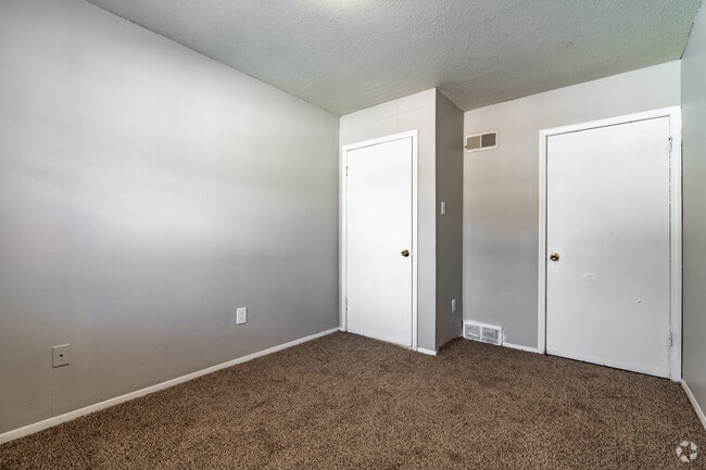 Townhouse 3BR, 2BA - 1100SF - Bedroom