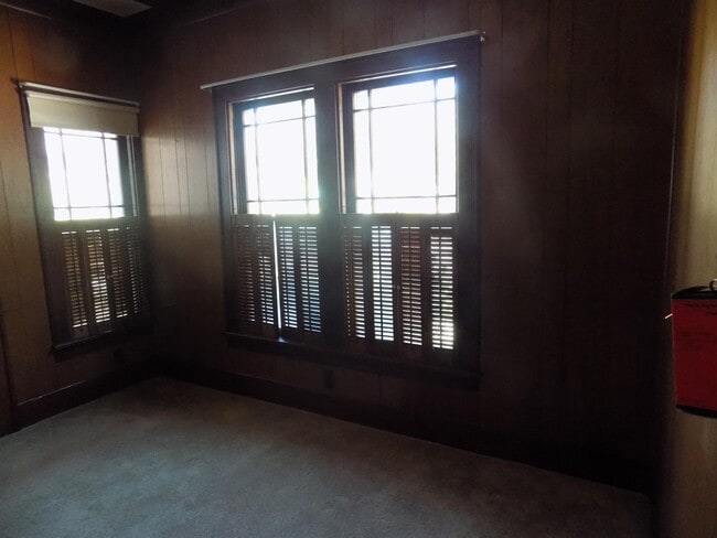 Photo - 614 N Clinton St