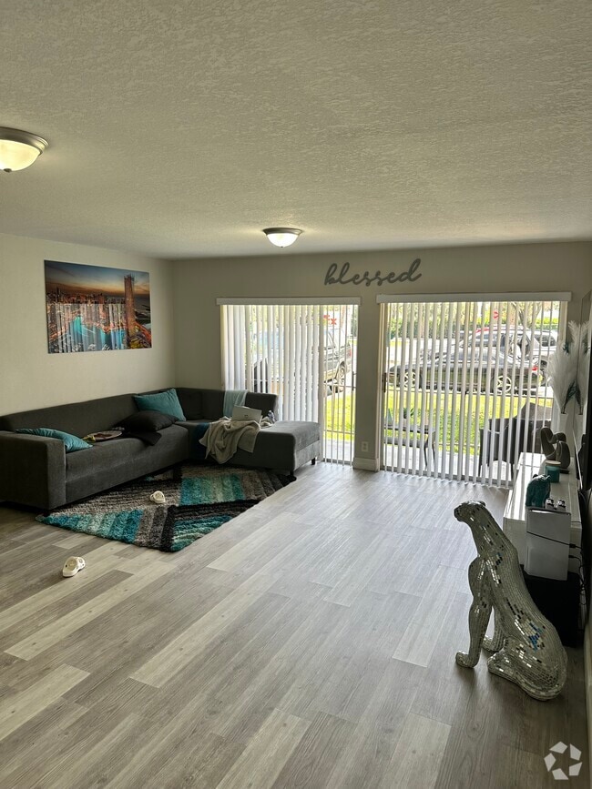 Building Photo - 17901 NW 68th Ave Unit Venetian Gardens Rental