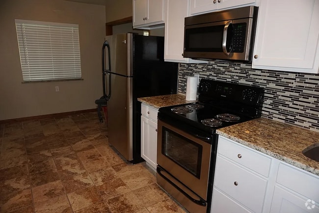Building Photo - Duplex Unit 5580 Rental