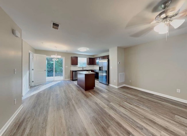 Photo - 2401 Everton Cir SE
