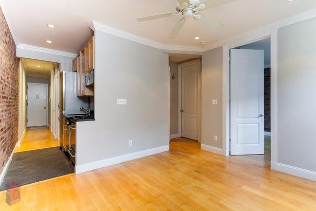 Building Photo - 340 E 18th St Unit 2C Rental