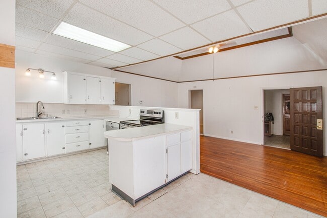 Building Photo - 3529 Vernon Drive Unit A