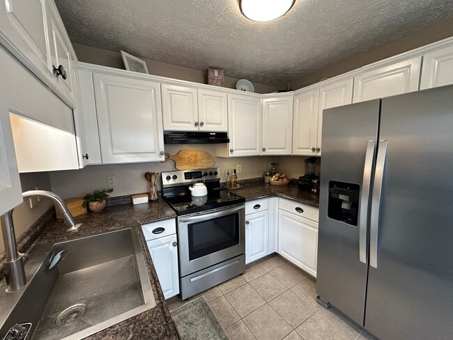 Photo - 1008 Hunt Ct W