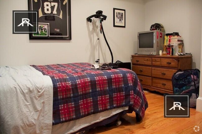 Building Photo - 3 bedroom in Brookline MA 02446 Unit 1 Rental