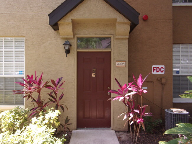 Front main entry - 6420 Raleigh St Condominio Unidad 3204