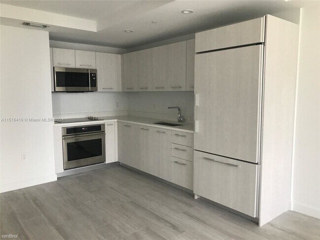 Photo - 1 br, 2 bath Condo - 45 SW 9th St Apt 2404 Unit Apt 2404