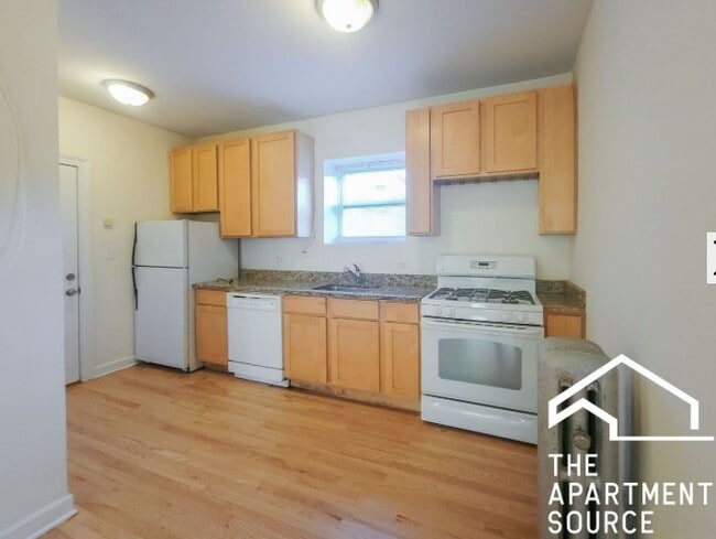 Photo - 3916 N Pine Grove Ave Unidad 1F